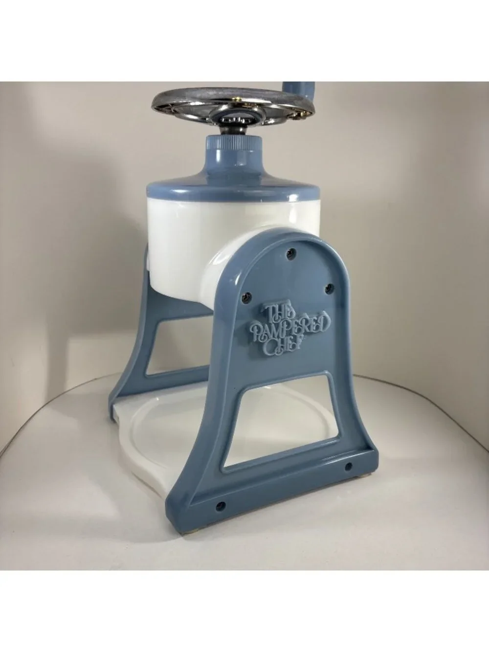 Vintage The Pampered Chef Ice Shaver Snow Cone Maker Manual Hand Crank Blue